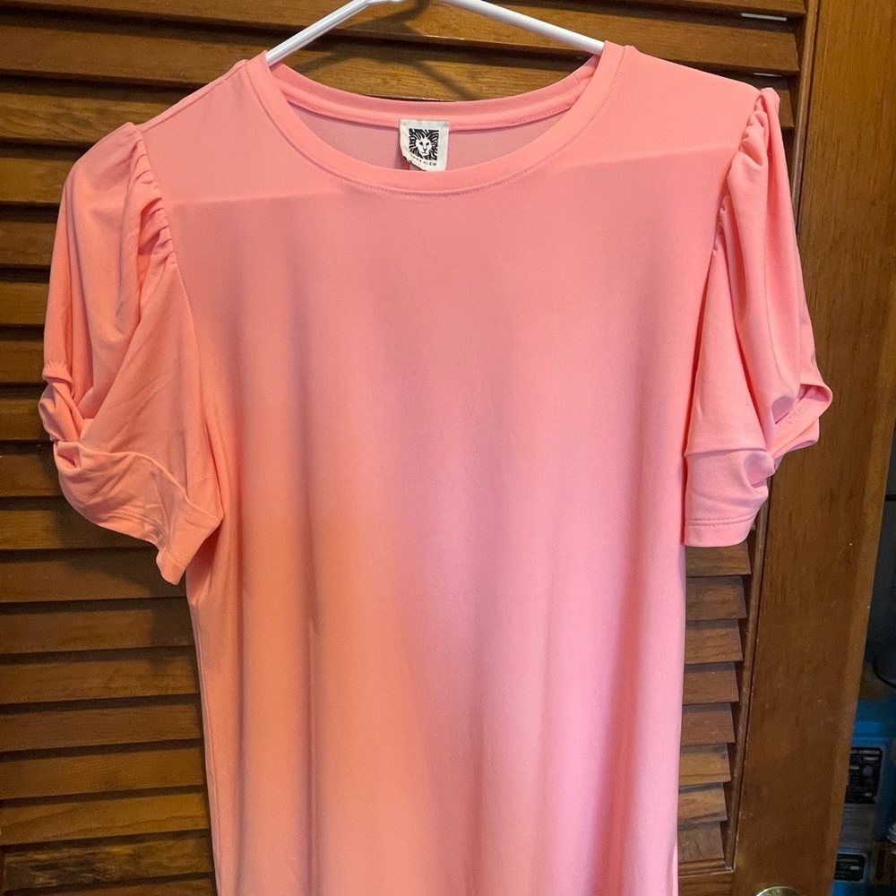 Anne Klein Size Medium Peach Color Top with all eyes on the sleeves!